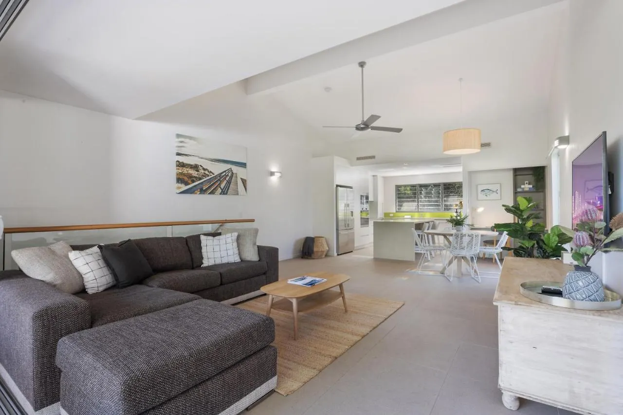 Noosa Gem! Walking Distance To Cafes - Shops - Sunshine Beach And Dog Beach contacts